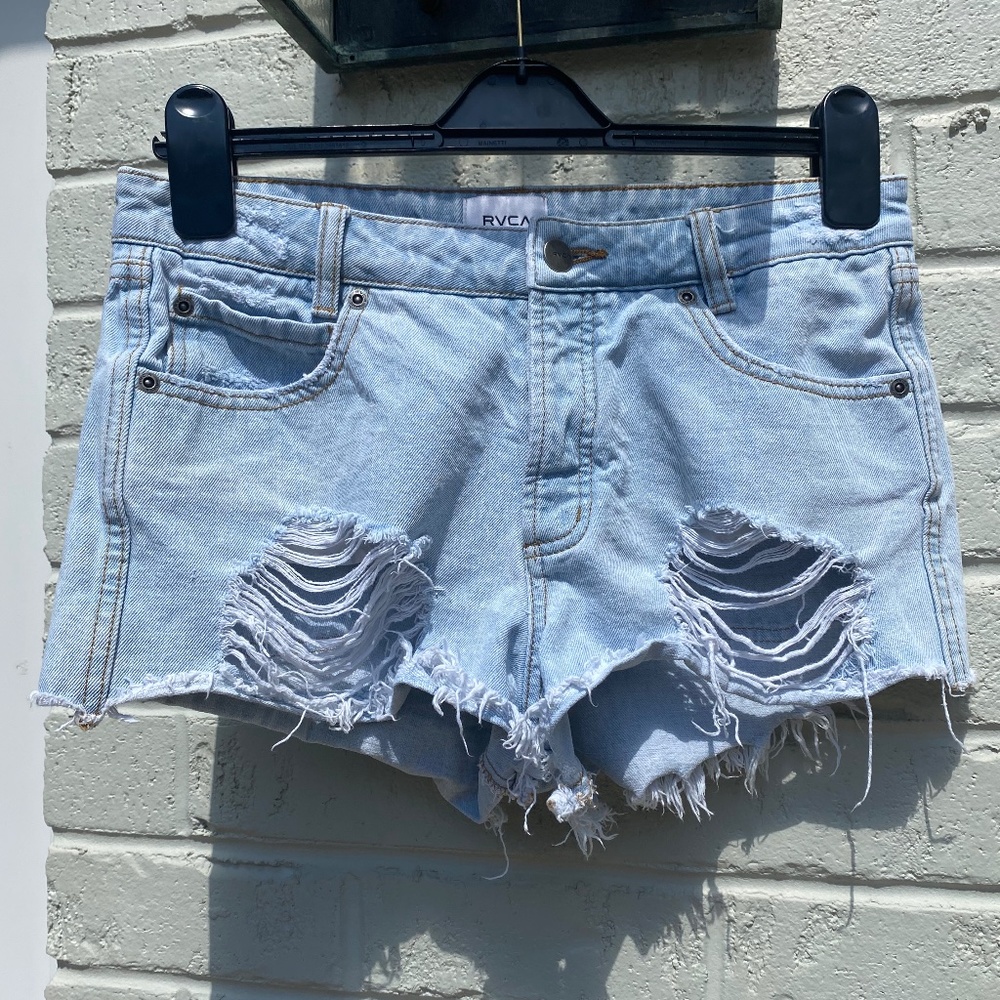 RVCA boyfriend jean shorts light wash denim button fly 26